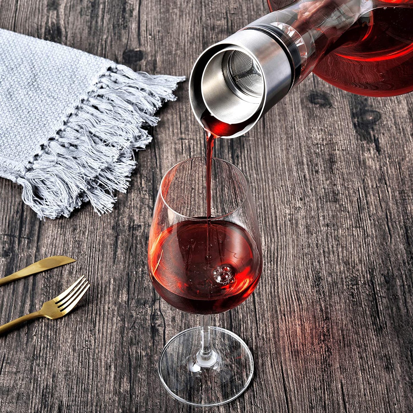 Wine Decanter Built-In Aerator Pourer, Wine Carafe Red Wine Decanter,100% Lead-Free Crystal Glass, Wine Hand-Held Aerator, Wine Gift, Wine Accessories