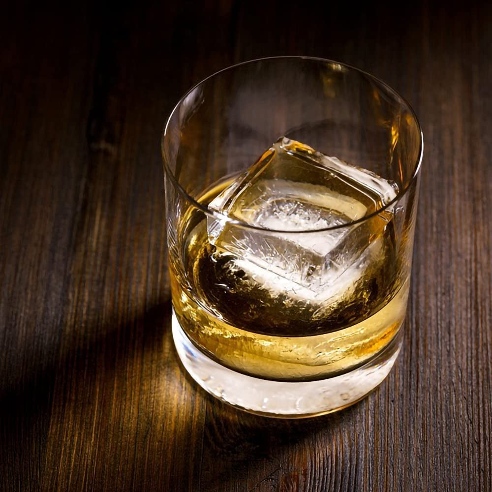 Large Ice Cube Trays with Lids 2 Pack,Silicone Ice Trays for Freezer,Easy Release Silicone Ice Cube Tray,8 Big Square Ice Cubes per Tray Ideal for Cocktails,Whiskey,Soups and Frozen Treats