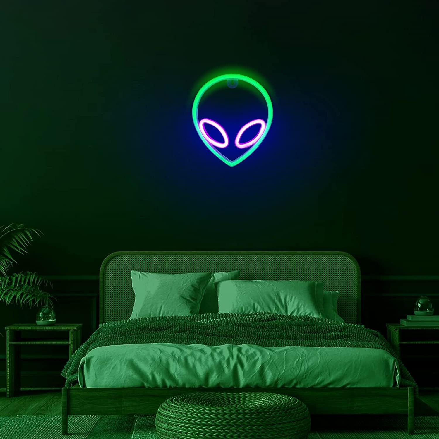 Alien Neon Sign Christmas Decoration Purple Green LED Alien Neon Light Usb/Battery Operated Cool Alien Light up Sign for Wall Decor Game Room Aesthetic Hanging Light for Man Cave Stuff, Bedroom, Bar, Party